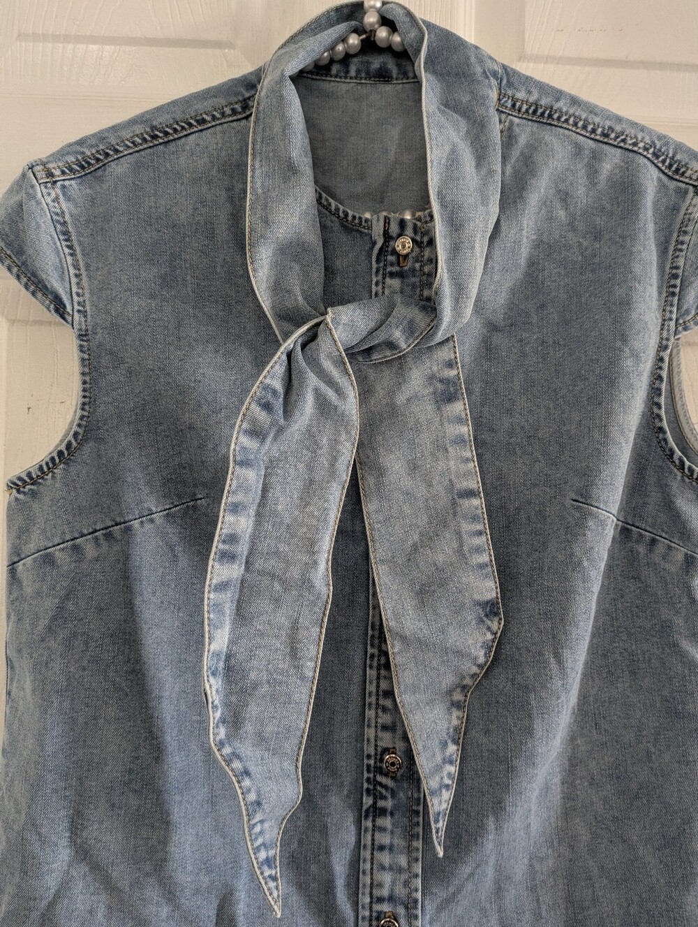 Commense Tie Neck Sleeveless Denim Shirt - Picture 6 of 11